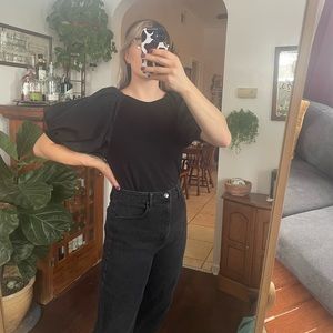 Puffy sleeves, sleek black top